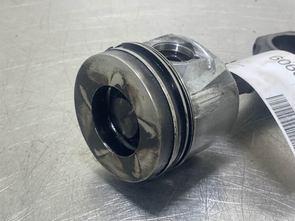 Deutz Fahr TD2011L04I - Piston/Kolben/Zuiger 2