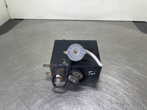 A924B-5615808-Expansion tank/Ausgleichsbehälter 2