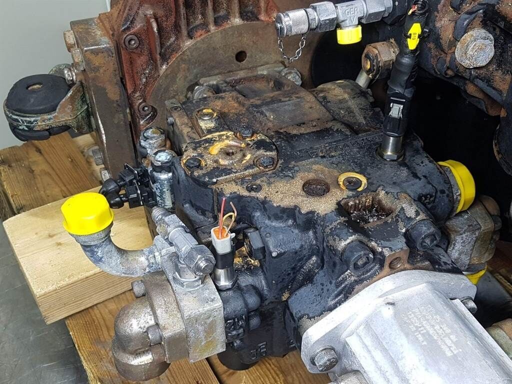 - Drive pump/Fahrpumpe/Rijpomp 1