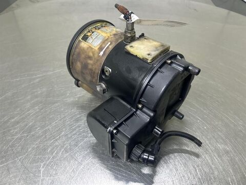 Sonstige A914-7028413-Lubricating pump