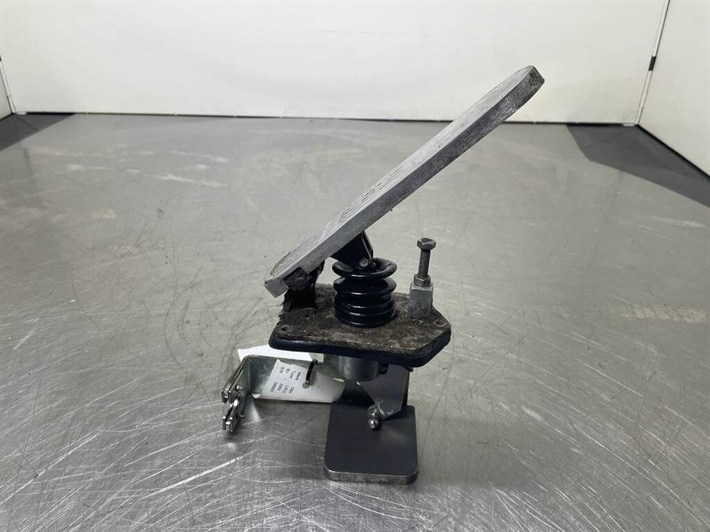 L25.5 - Gas pedal/Fusspedal/Gaspedaal 3
