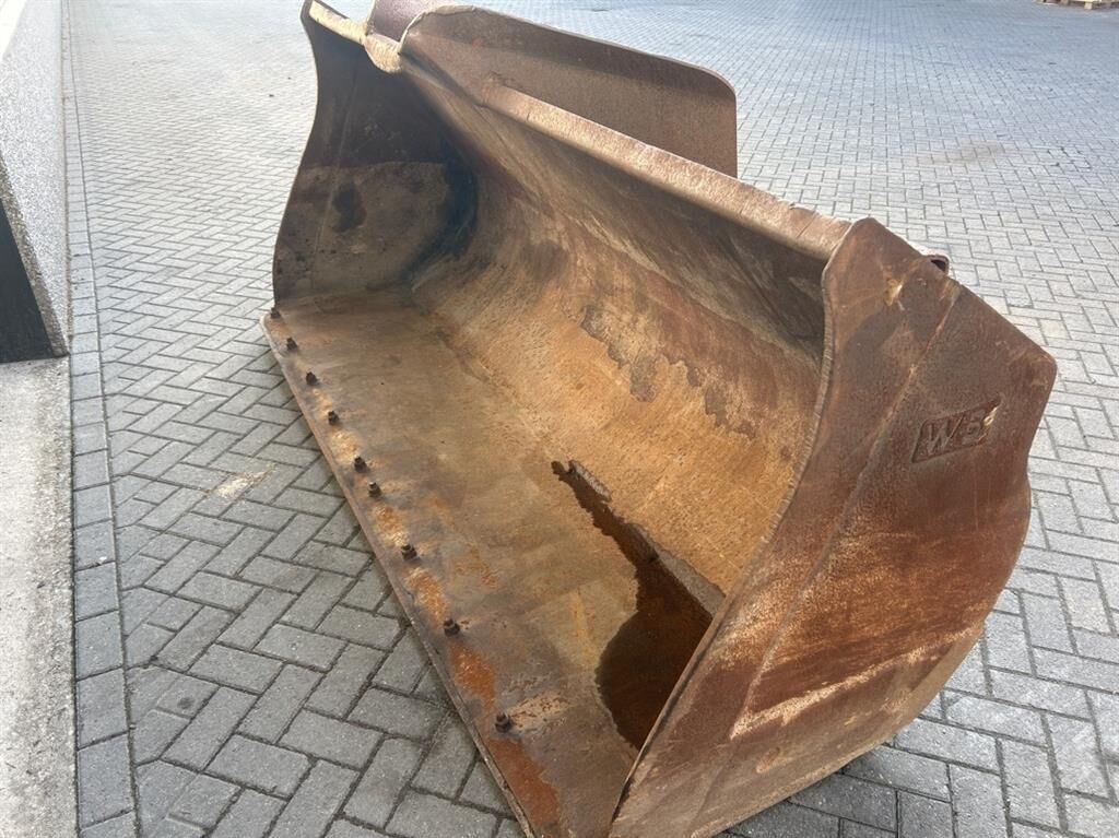 L524 - Bucket/Schaufel/Dichte bak 2