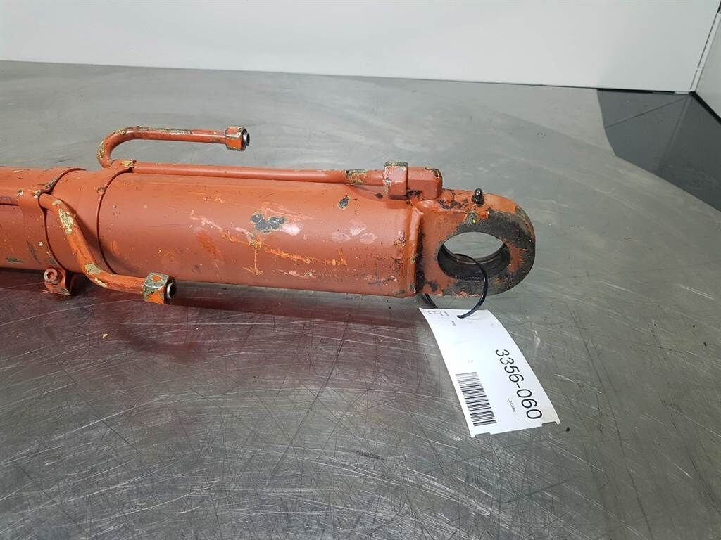 - Tilt cylinder/Kippzylinder/Nijgcilinder 2