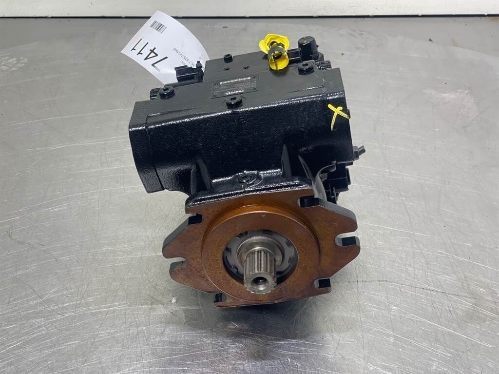MLT635/741/940-52571755-Drive pump/Fahrpumpe 2