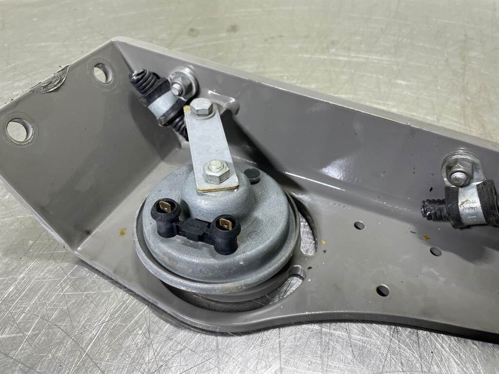 L506C-93024781-Bulb carrier/Lampensteun 3