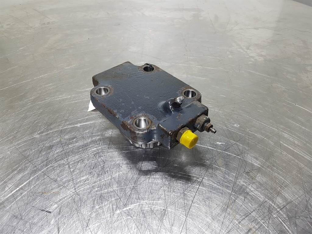 AZ200 - 4106522A - Steering pivot pin 3