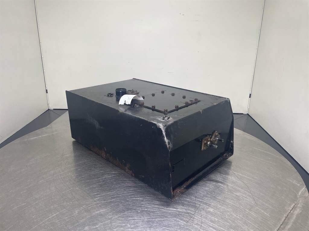 TH62-142-4887-Fuel tank/Kraftstofftank 2