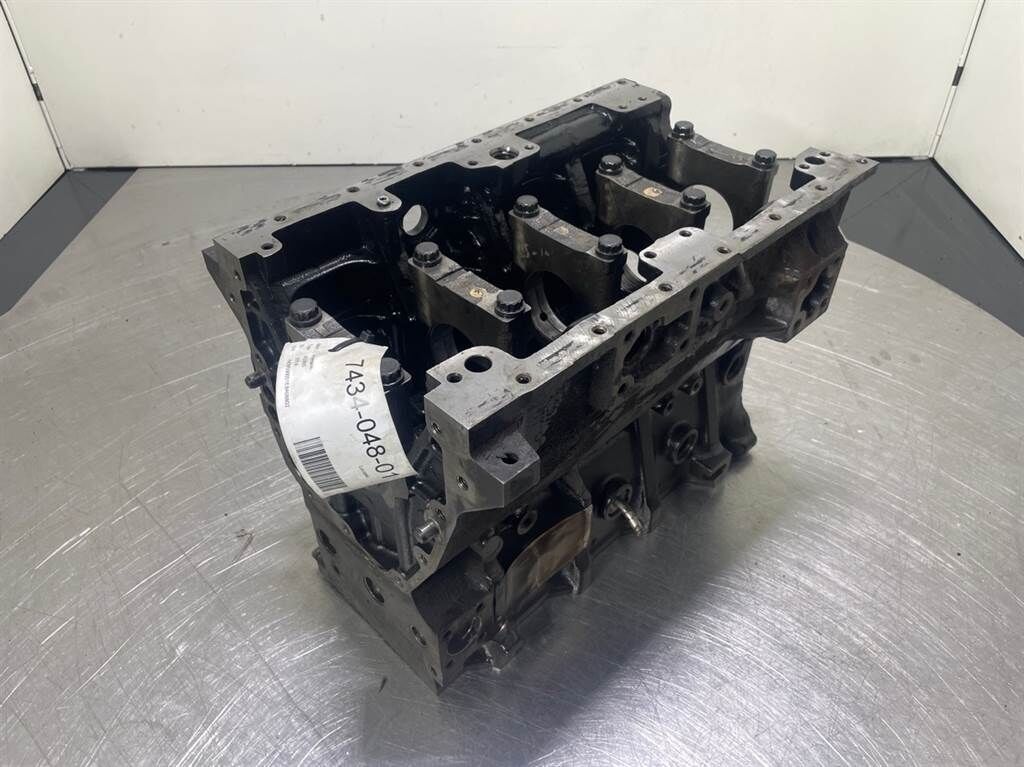AS900-Cummins B3.3T-4989845-Crankcase/Unterblock 2