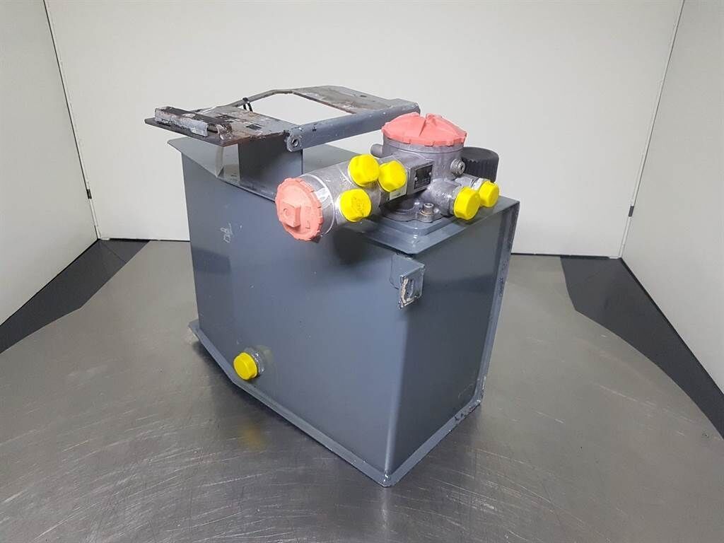 SKL844-6453013001-Tank/Behälter/Reservoir 2