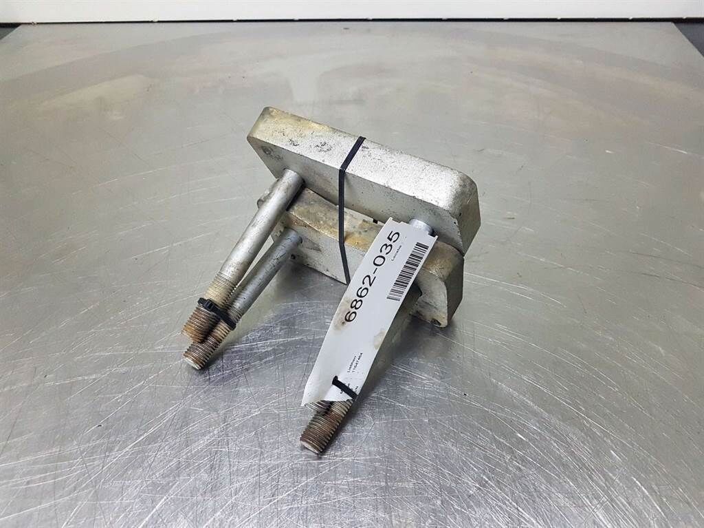 L506C-93015229/4600965-Axle mounting/Klemplatte 3