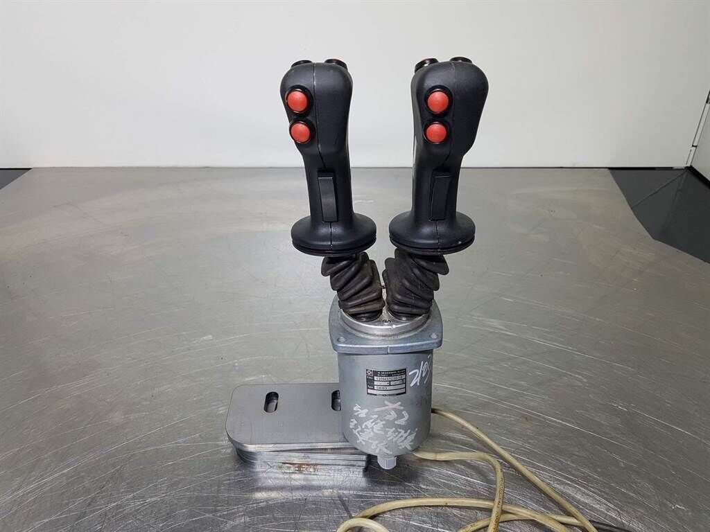 W. Gessmann D8/B3 - Joystick/Steuergriff/Bedieni 2