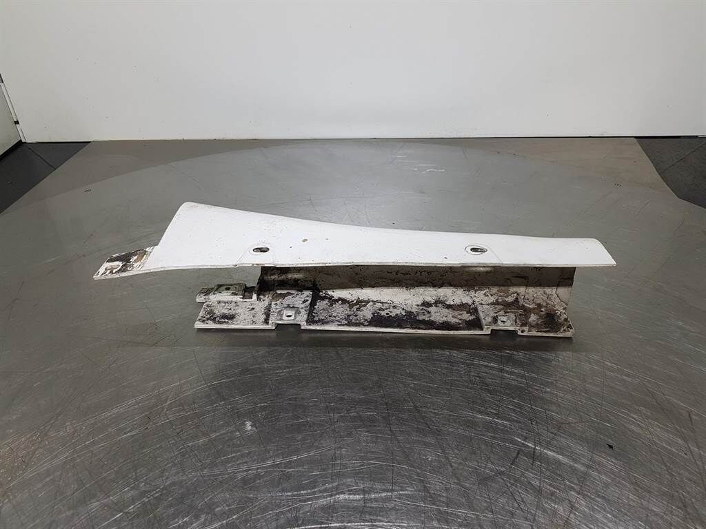 L586 2plus2-9777257-Lamp bracket rear right 2