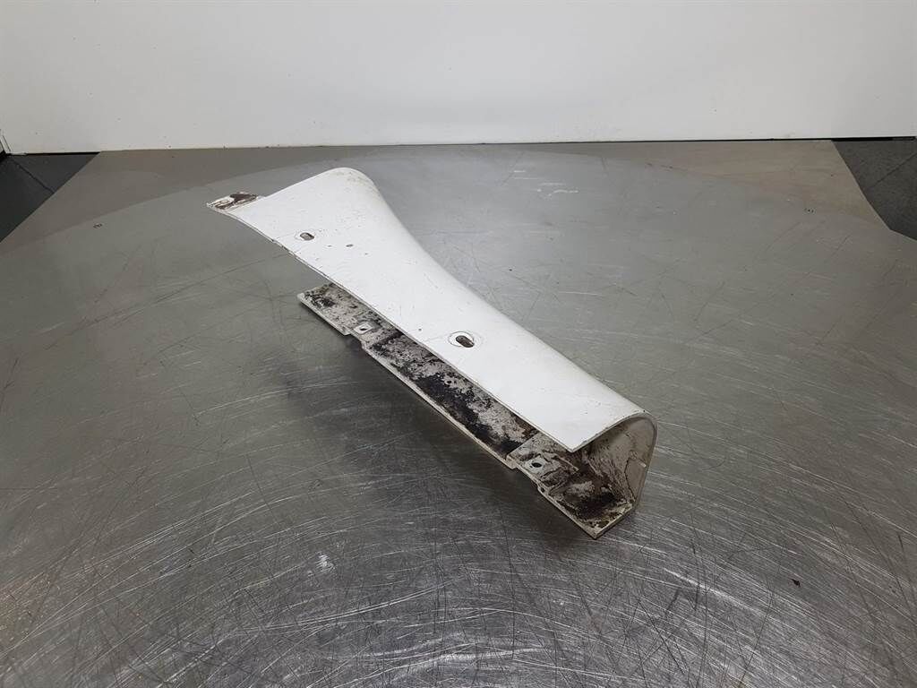 L586 2plus2-9777257-Lamp bracket rear right 3
