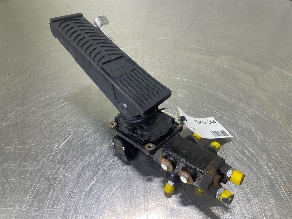 12MTX-5360657-Brake valve/Bremsventile/Remventie 1