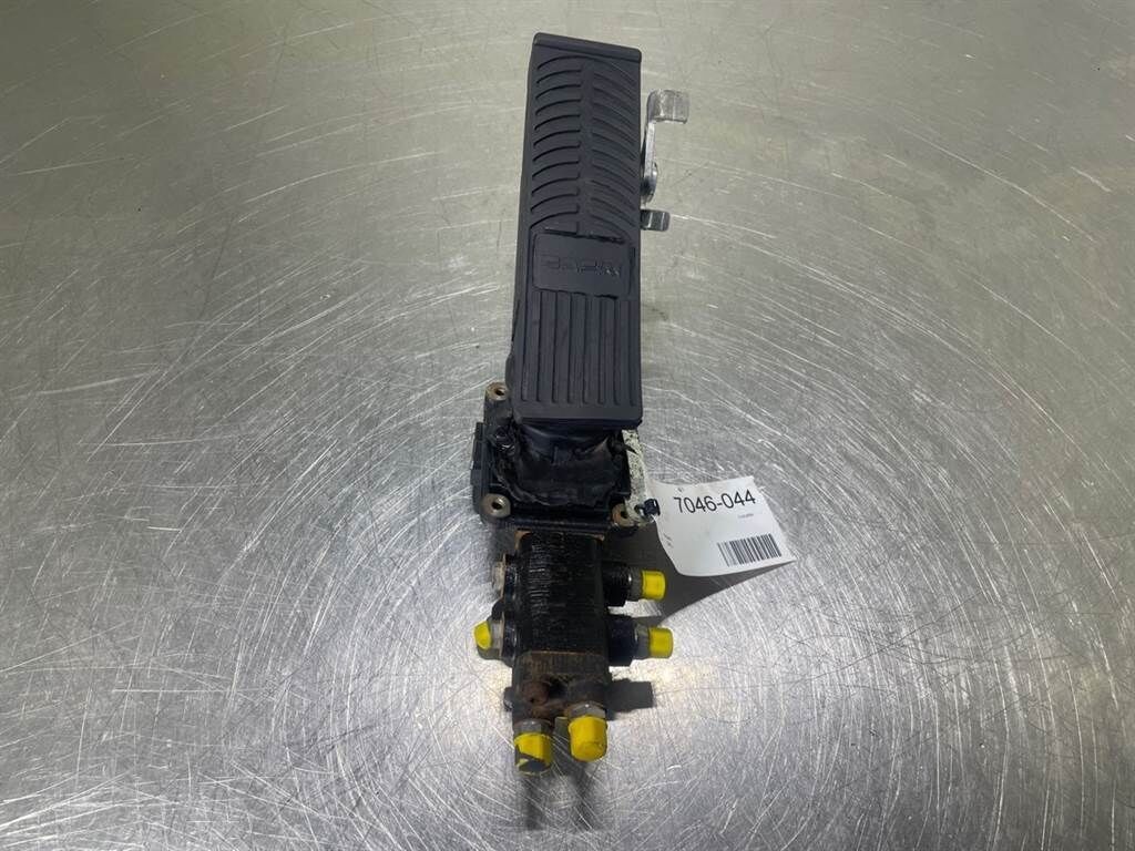 12MTX-5360657-Brake valve/Bremsventile/Remventie 2