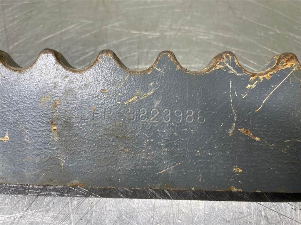 R900-9823986-Stair panel/Trittstufen/Traptreden 3