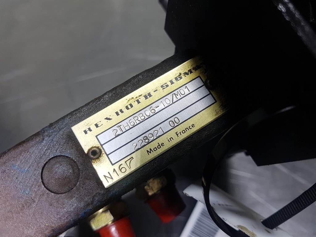 2 TH6 RB 06-10 - Komatsu PW75 - Valve 3