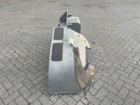 L506 Stereo-9068841-Mud guard/Kotfluegel/Spatbor 3