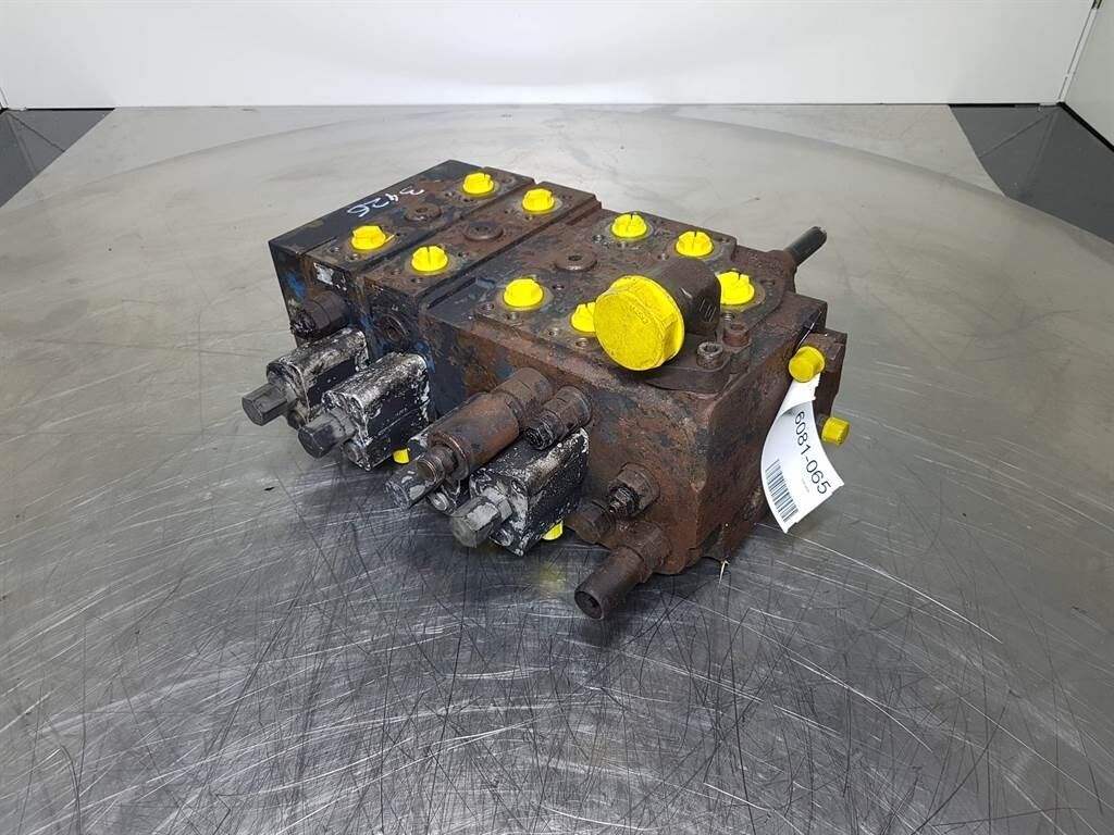 M6-1266-00/2M6 - Liebherr PR 724 LGP - Valve 1