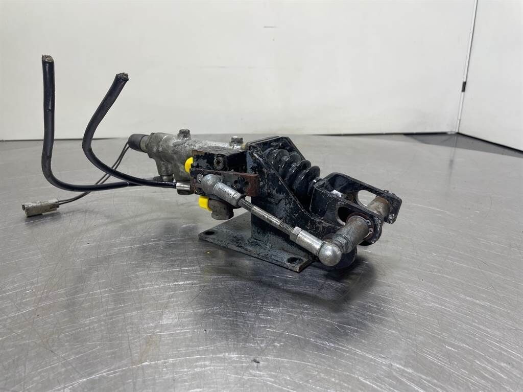 L514-7621940-Brake cylinder/Bremszylinder 2