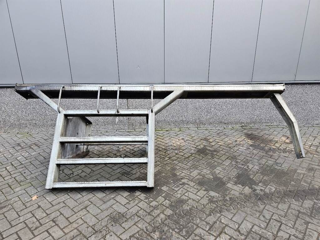 LH80-94029453-Stair panel/Trittstufen/Traptreden 1