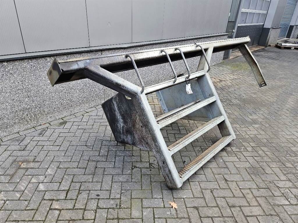 LH80-94029453-Stair panel/Trittstufen/Traptreden 3