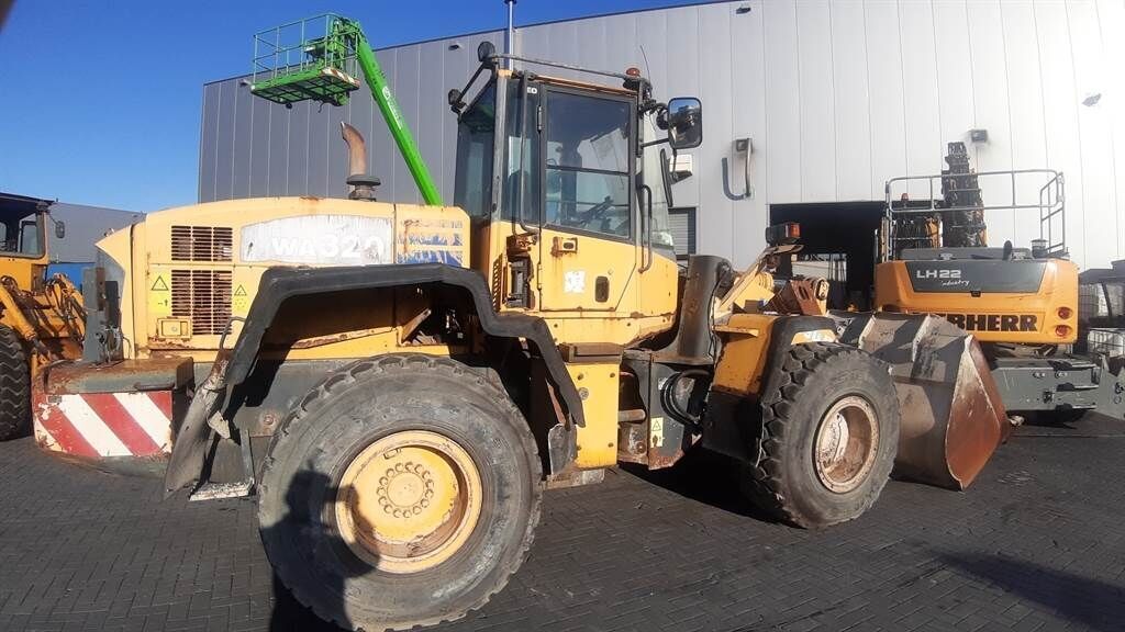 Komatsu WA 320 - 5H (For parts) 3