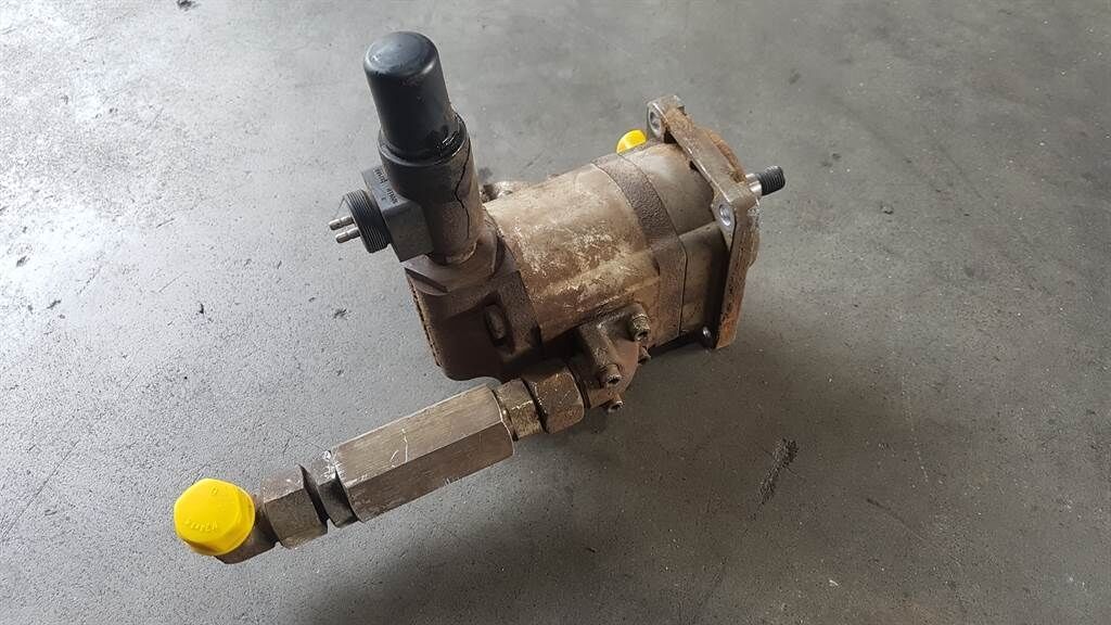 0511645005 - Liebherr L544 - 5716676 - Gearpump 1