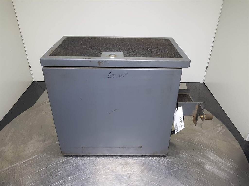 LH30M-94033909-Box 1