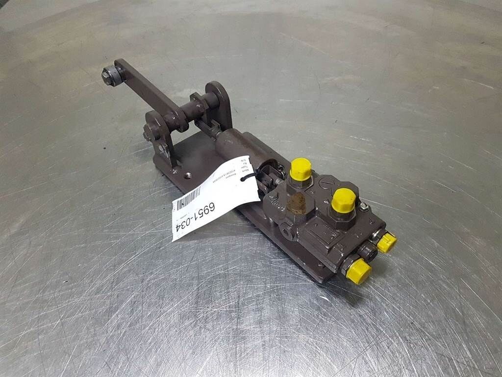 AZ45-4147100O-Stuetzventilschaltung/Zwenkventiel 3