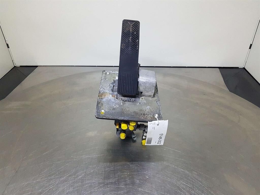 L538-11067451-Rexroth LT17MFEA-Brake pedal 2