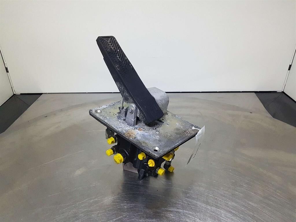 L538-11067451-Rexroth LT17MFEA-Brake pedal 3