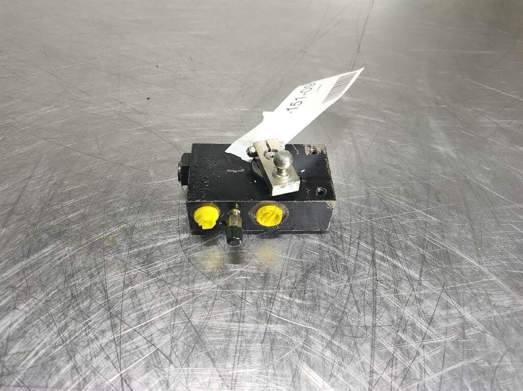 8005560 703 - AR65 - Inching device/ Valve 1