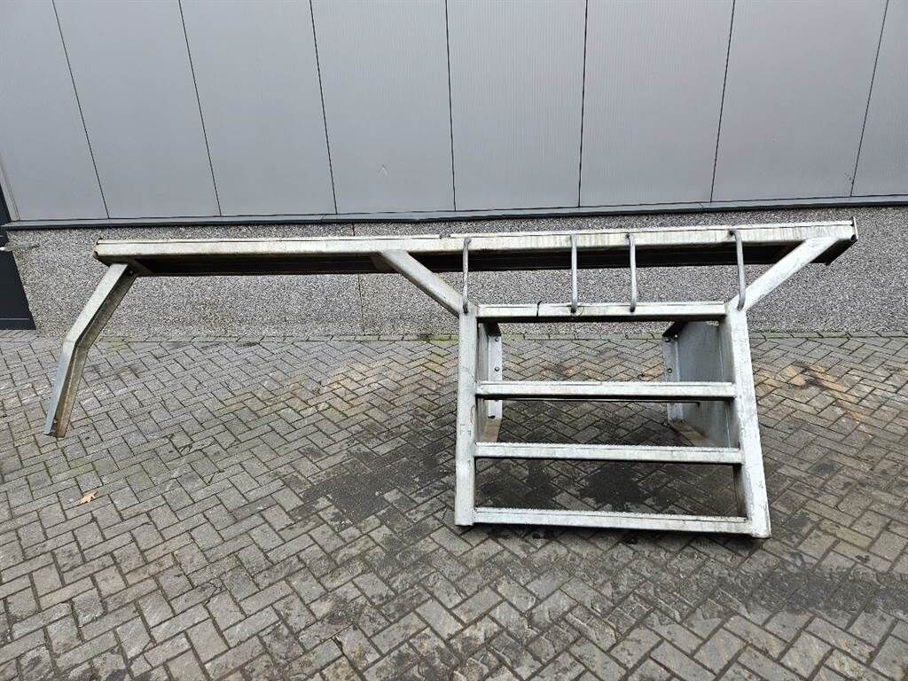 LH80-94029536-Stair panel/Trittstufen/Traptreden 3