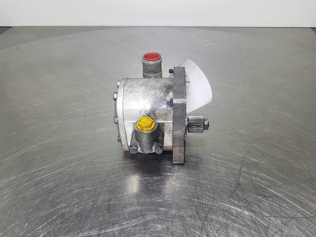 T4.236-XugpaBnuka C80X-Gearpump/Zahnradpumpe 2