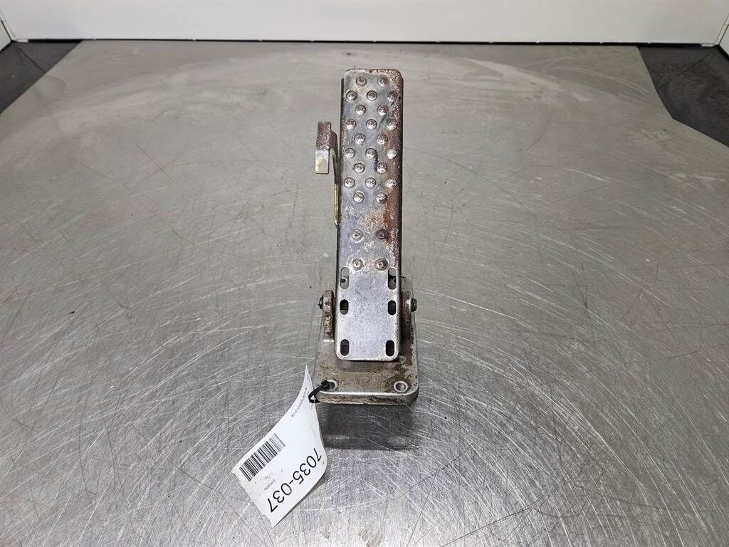 A924B-7024466- /Bremspedal/Rempedaal 2