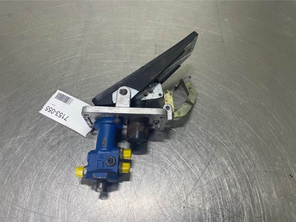 A316-5008297-Brake valve/Brake pedal 1