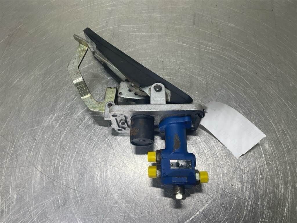 A316-5008297-Brake valve/Brake pedal 2
