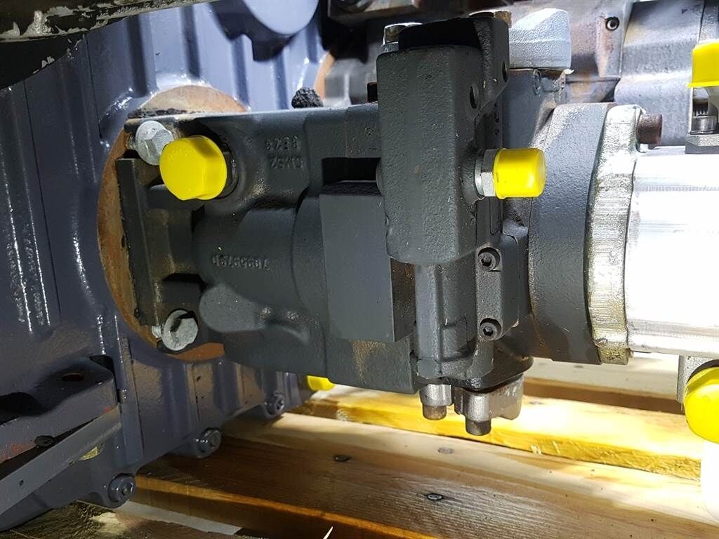 JRL075CLS2320 -Vögele-80006177- Load sensing pum 1