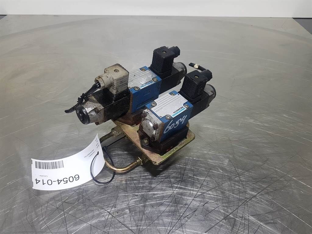 4WE6GA53 - Komatsu PW75 - Valve 2