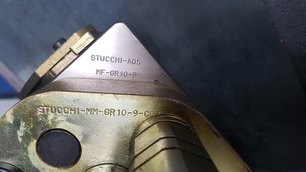 GR10 - 9 - Liebherr-Quick coupler/Schnellk 3