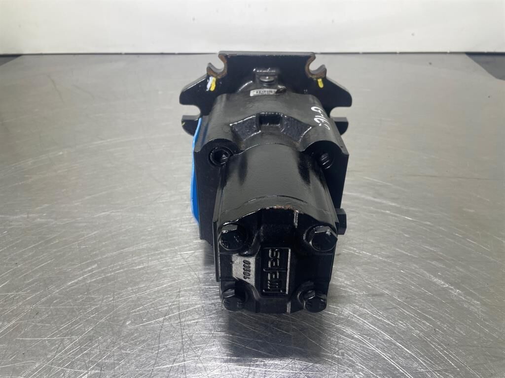 MLT635/733/737/741-52736886-Gearpump/Zahnradpump 3