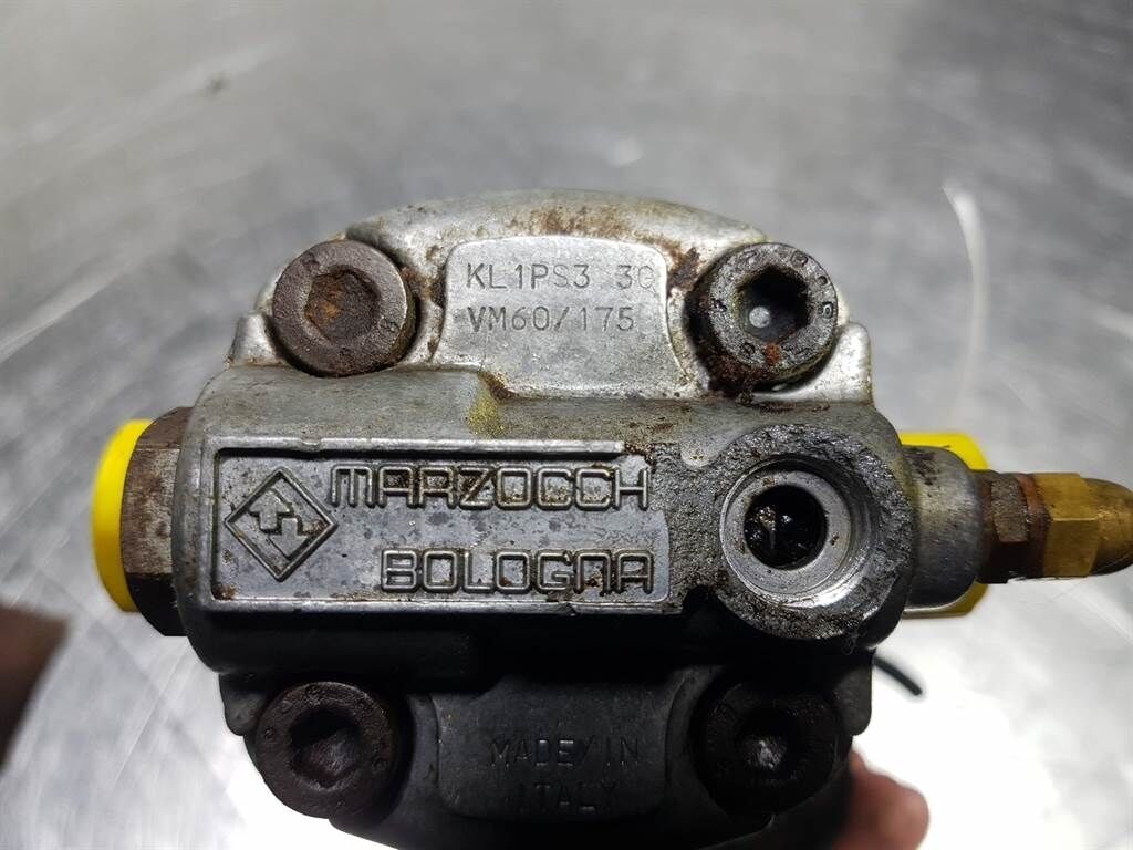 AZ200 - 4117393A - Compact-/steering unit 3