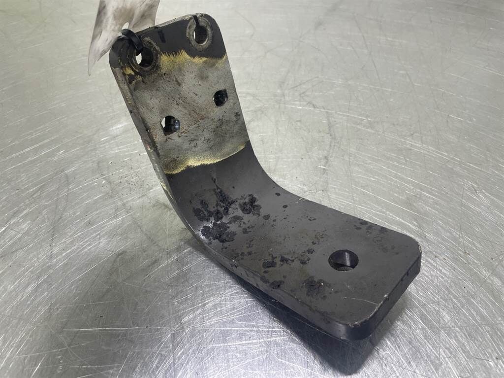 AS900-23113788-Cummins B3.3T-Motor mount/Halter 1