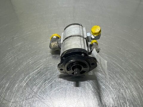 HL757-7A-31LD-40500-Fan & brake pump 2
