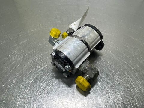 HL757-7A-31LD-40500-Fan & brake pump 3