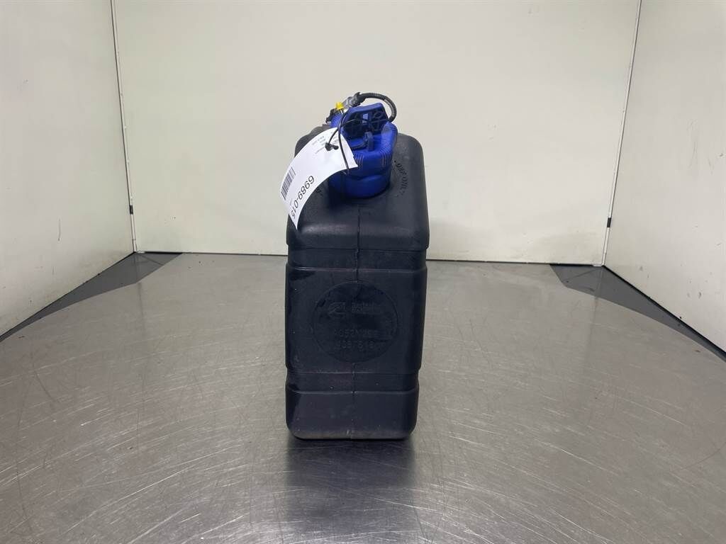 835E-Cummins 4387616-AdBlue tank 3