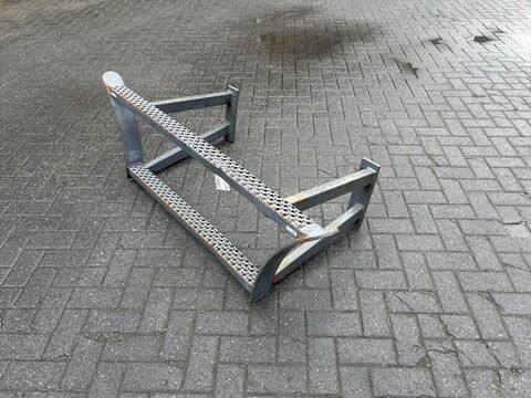 TW150-6047945-Stair panel/Trittstufen/Traptreden 2