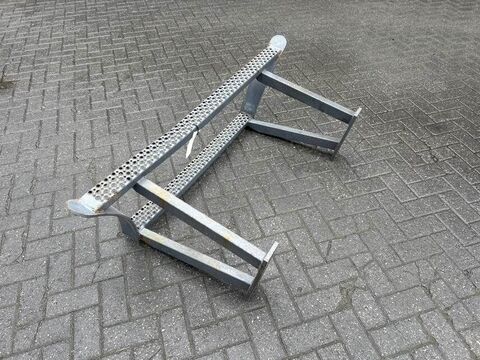 TW150-6047945-Stair panel/Trittstufen/Traptreden 3