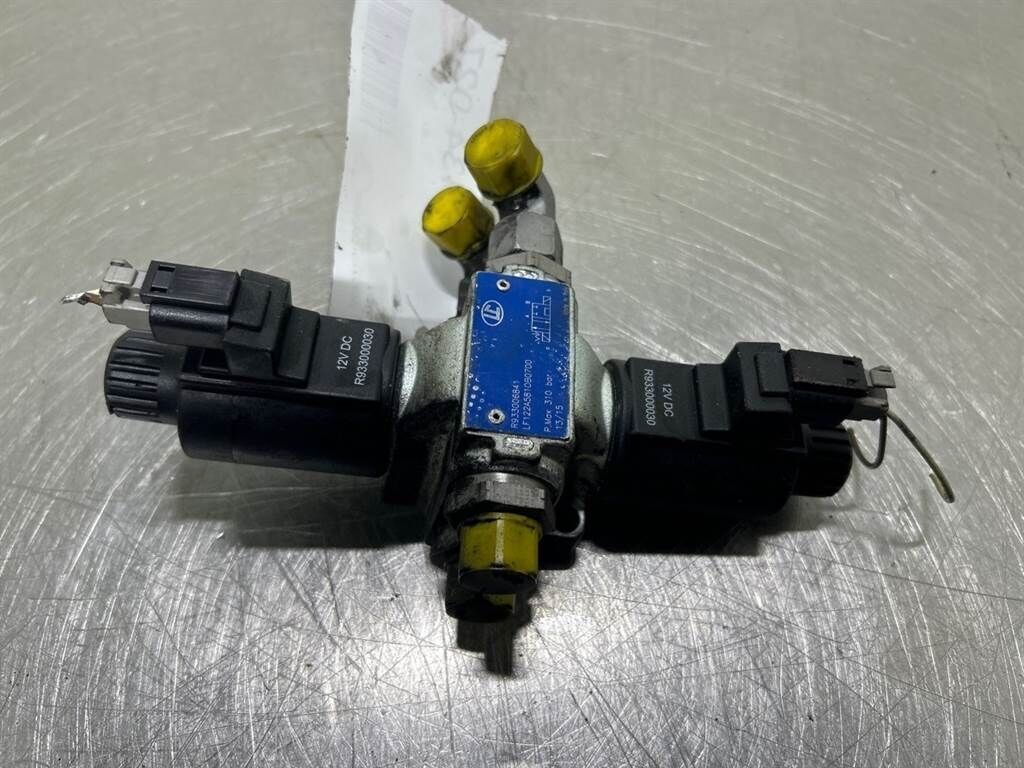 AS900-23117256-Control valve/Lenkumschaltventil 2